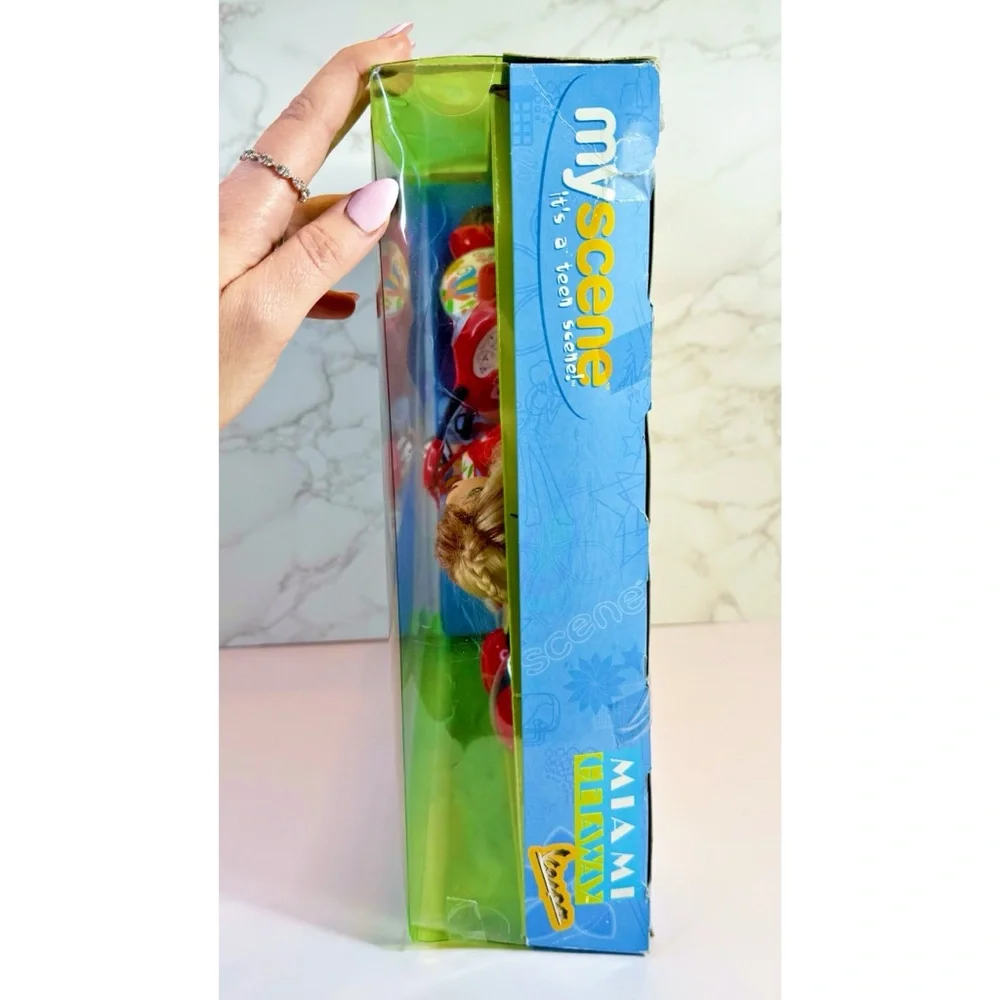 My Scene ULTRA RARE “Miami Getaway” Delancey & Vespa Giftset by Mattel
